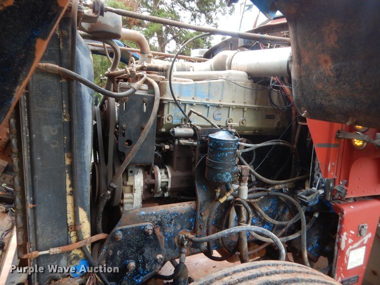 image for item IP9845 1985 Peterbilt 359  semi truck