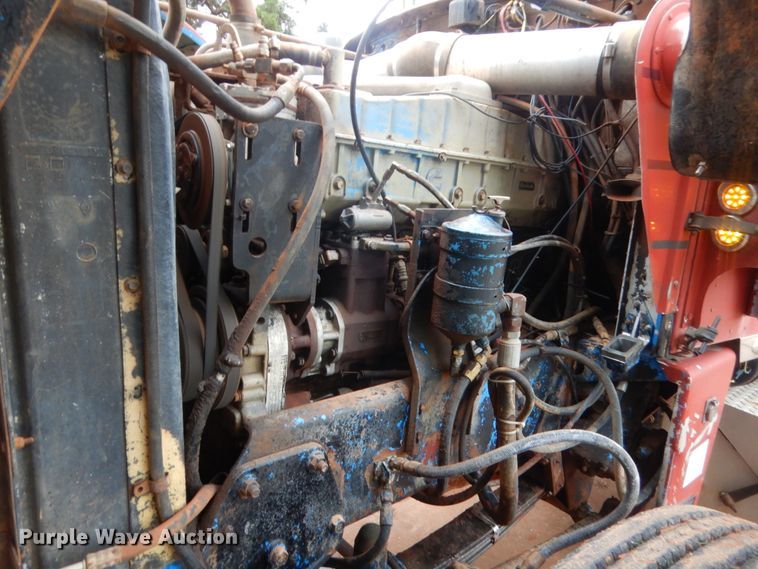 image for item IP9845 1985 Peterbilt 359  semi truck