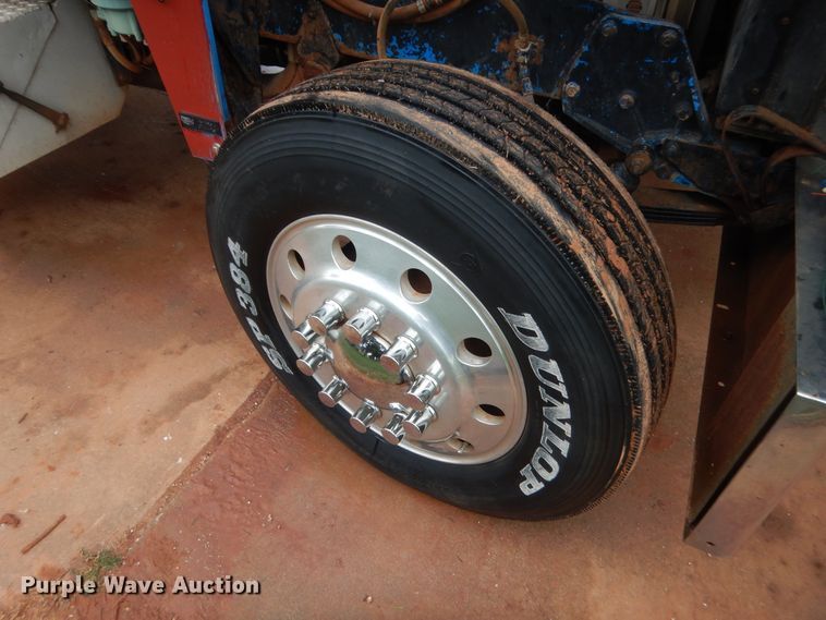 image for item IP9845 1985 Peterbilt 359  semi truck