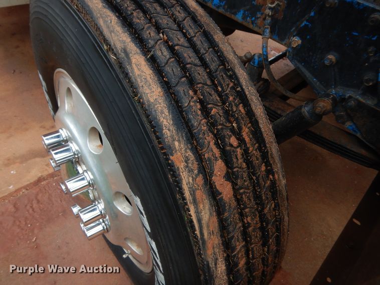 image for item IP9845 1985 Peterbilt 359  semi truck