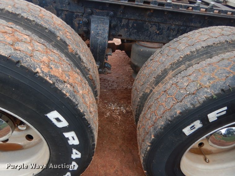 image for item IP9845 1985 Peterbilt 359  semi truck