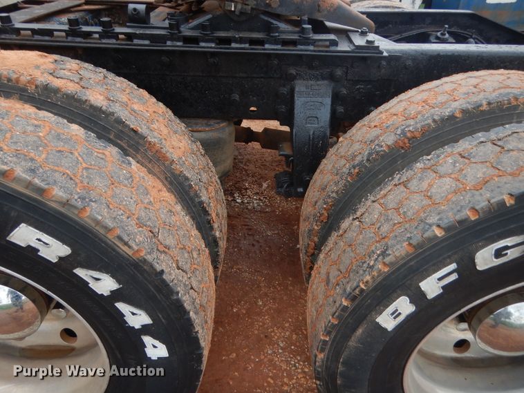 image for item IP9845 1985 Peterbilt 359  semi truck