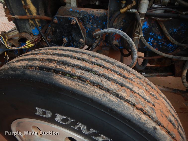 image for item IP9845 1985 Peterbilt 359  semi truck