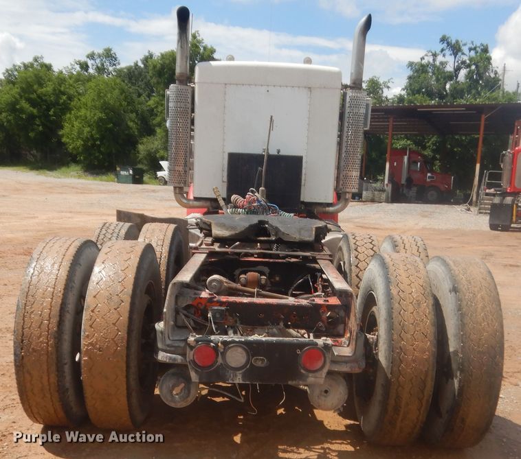 image for item IP9899 2004 Kenworth W900  semi truck