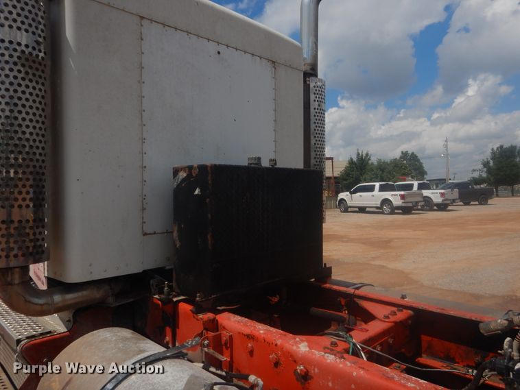 image for item IP9899 2004 Kenworth W900  semi truck