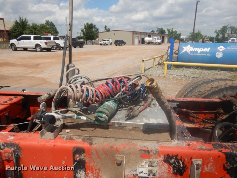 image for item IP9899 2004 Kenworth W900  semi truck