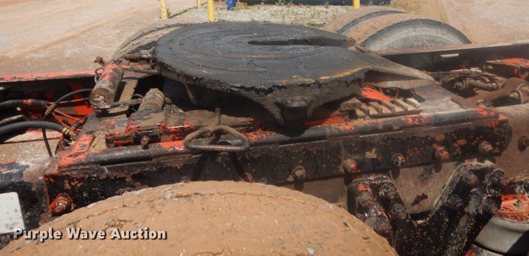 image for item IP9899 2004 Kenworth W900  semi truck