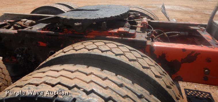 image for item IP9899 2004 Kenworth W900  semi truck