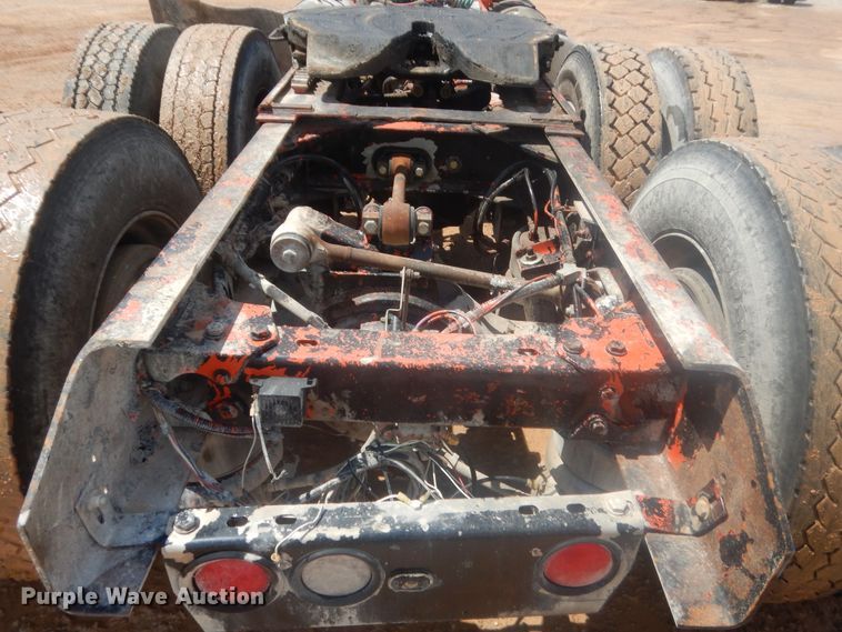 image for item IP9899 2004 Kenworth W900  semi truck