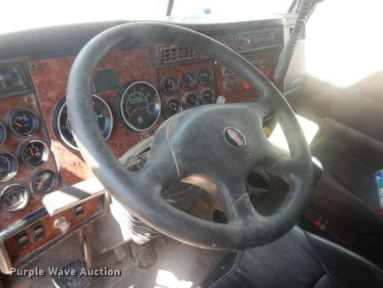 image for item IP9899 2004 Kenworth W900  semi truck