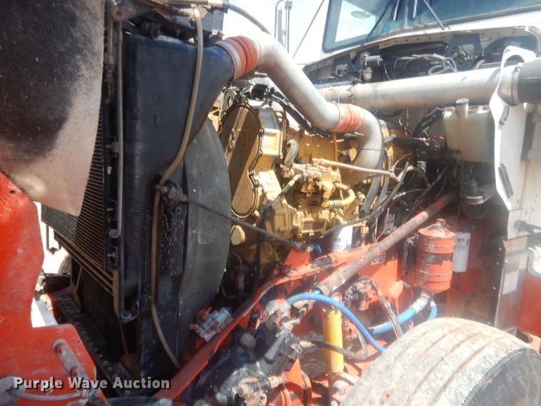 image for item IP9899 2004 Kenworth W900  semi truck