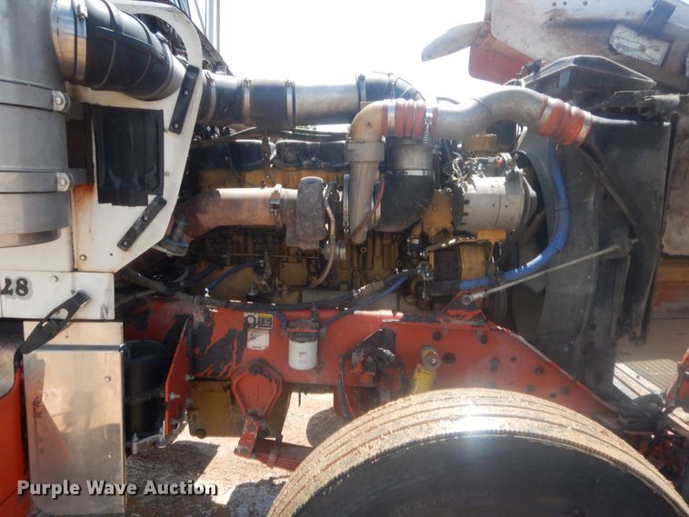 image for item IP9899 2004 Kenworth W900  semi truck