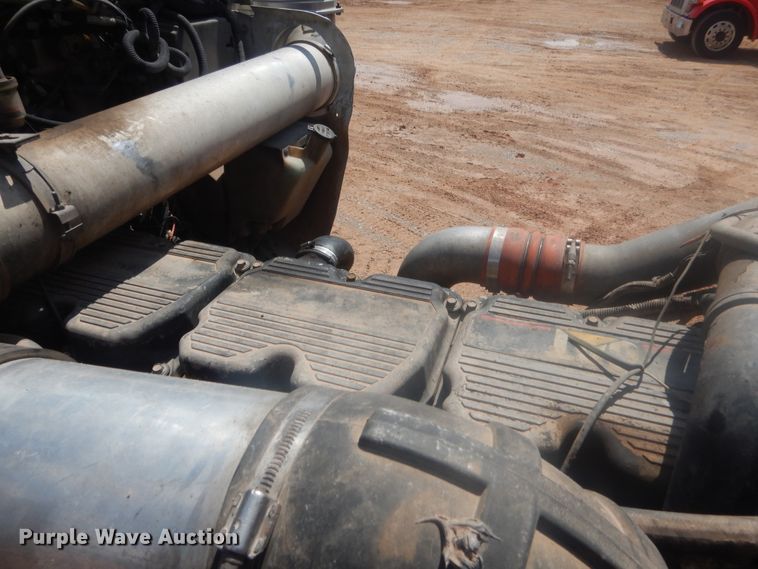 image for item IP9899 2004 Kenworth W900  semi truck