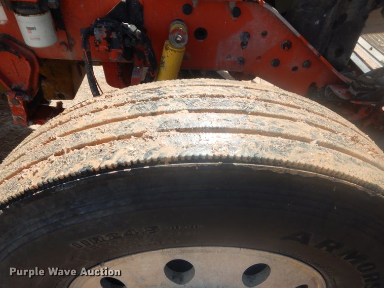 image for item IP9899 2004 Kenworth W900  semi truck