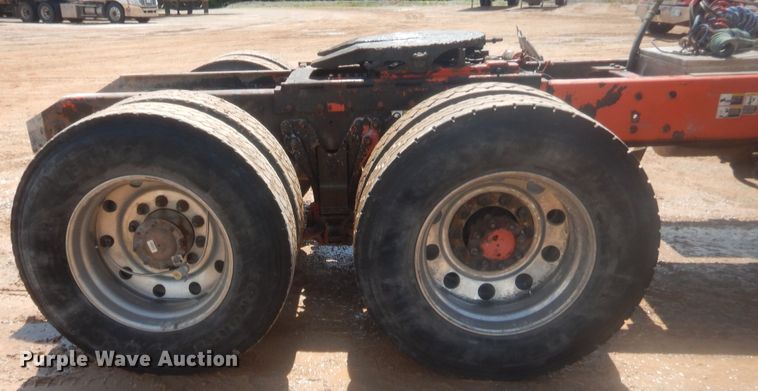 image for item IP9899 2004 Kenworth W900  semi truck