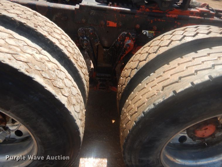 image for item IP9899 2004 Kenworth W900  semi truck