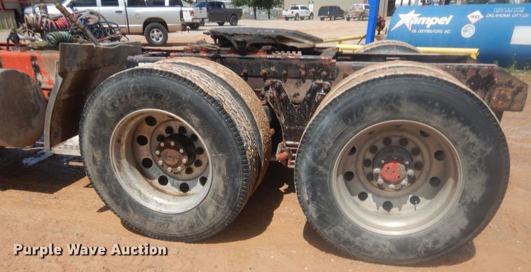 image for item IP9899 2004 Kenworth W900  semi truck