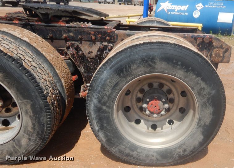 image for item IP9899 2004 Kenworth W900  semi truck