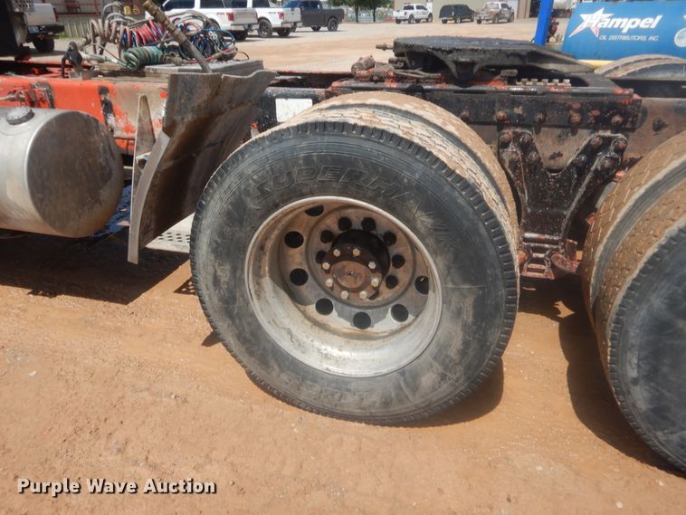 image for item IP9899 2004 Kenworth W900  semi truck