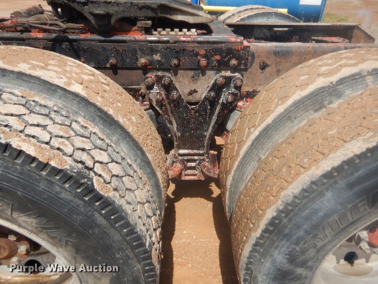 image for item IP9899 2004 Kenworth W900  semi truck