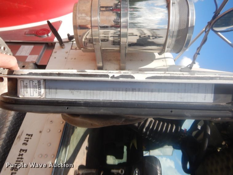 image for item IP9899 2004 Kenworth W900  semi truck