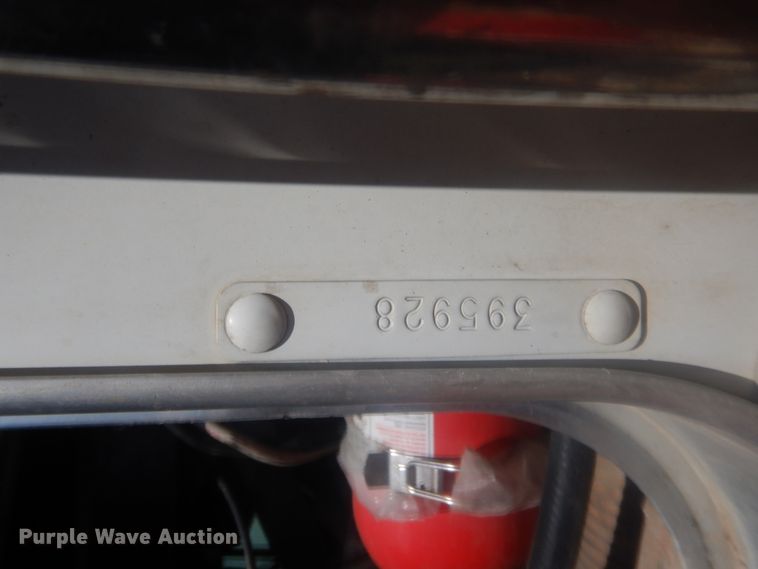 image for item IP9899 2004 Kenworth W900  semi truck