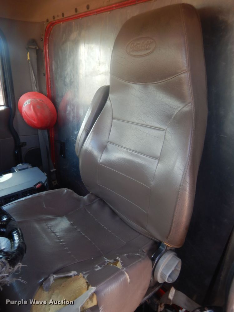 image for item IP9900 2007 Peterbilt 378  semi truck