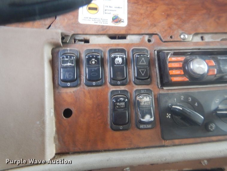 image for item IP9900 2007 Peterbilt 378  semi truck