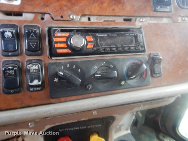 image for item IP9900 2007 Peterbilt 378  semi truck