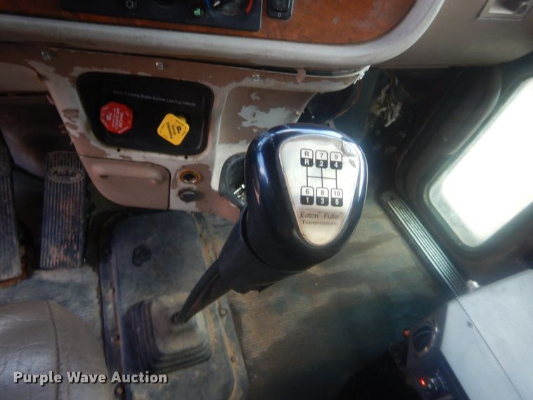 image for item IP9900 2007 Peterbilt 378  semi truck