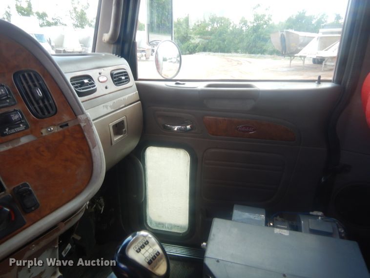 image for item IP9900 2007 Peterbilt 378  semi truck