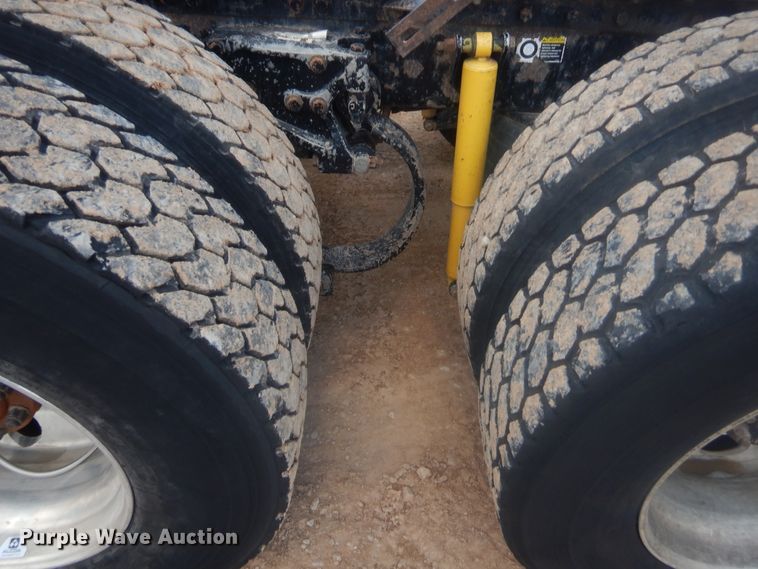 image for item IP9900 2007 Peterbilt 378  semi truck