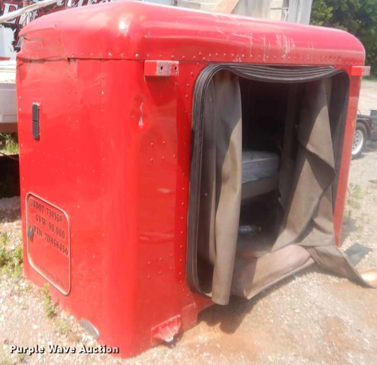 image for item IP9900 2007 Peterbilt 378  semi truck