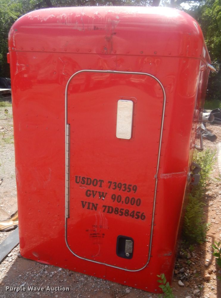 image for item IP9900 2007 Peterbilt 378  semi truck