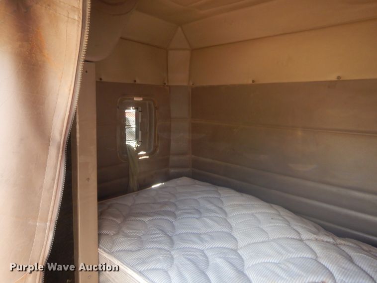 image for item IP9900 2007 Peterbilt 378  semi truck