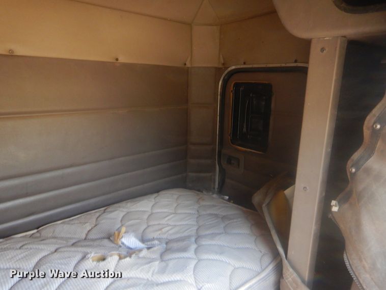 image for item IP9900 2007 Peterbilt 378  semi truck