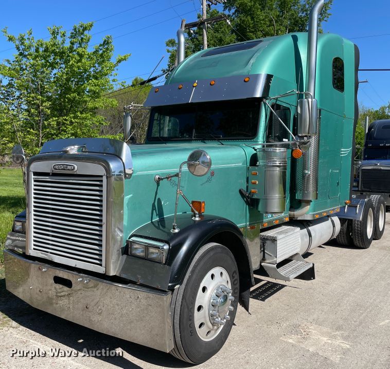 image for item IR9988 2001 Freightliner FLD132 XL Classic  semi truck