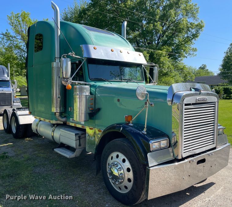 image for item IR9988 2001 Freightliner FLD132 XL Classic  semi truck