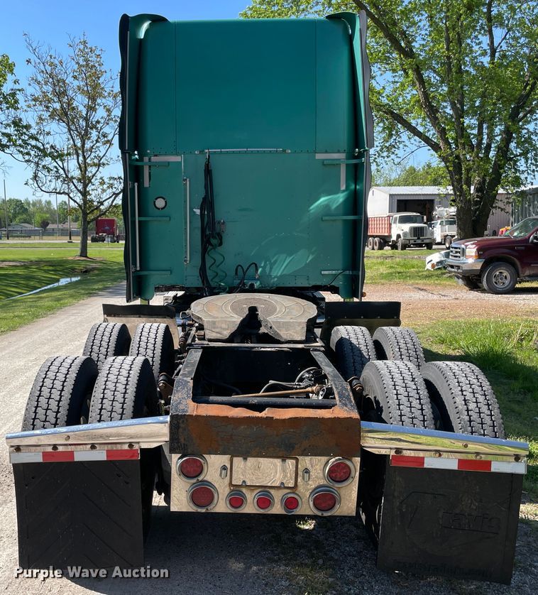 image for item IR9988 2001 Freightliner FLD132 XL Classic  semi truck