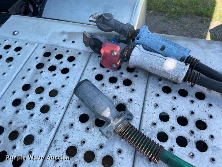 image for item IR9988 2001 Freightliner FLD132 XL Classic  semi truck