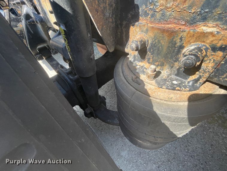 image for item IR9988 2001 Freightliner FLD132 XL Classic  semi truck