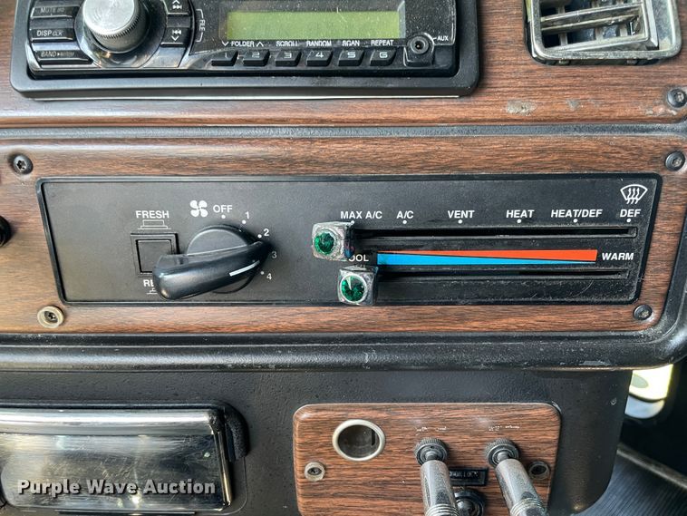 image for item IR9988 2001 Freightliner FLD132 XL Classic  semi truck