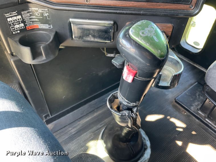 image for item IR9988 2001 Freightliner FLD132 XL Classic  semi truck