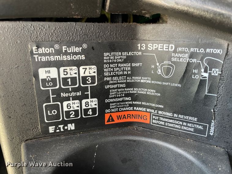 image for item IR9988 2001 Freightliner FLD132 XL Classic  semi truck