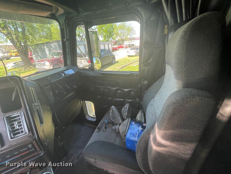 image for item IR9988 2001 Freightliner FLD132 XL Classic  semi truck