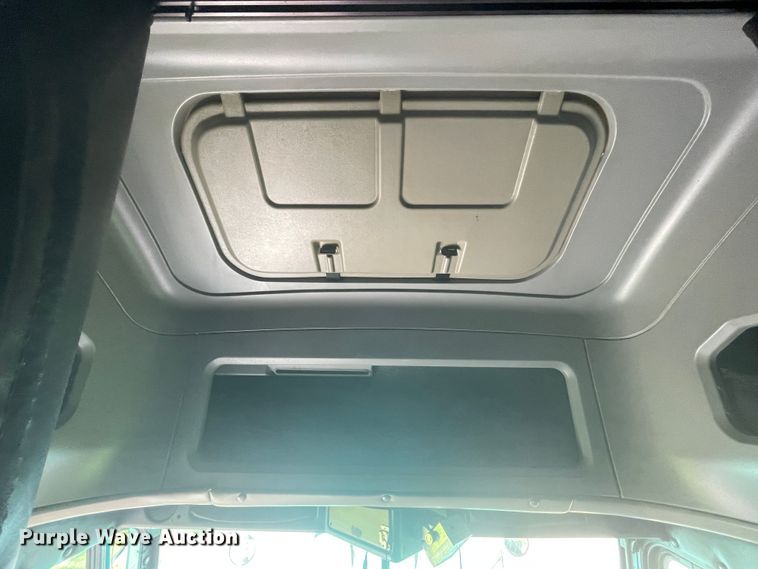 image for item IR9988 2001 Freightliner FLD132 XL Classic  semi truck