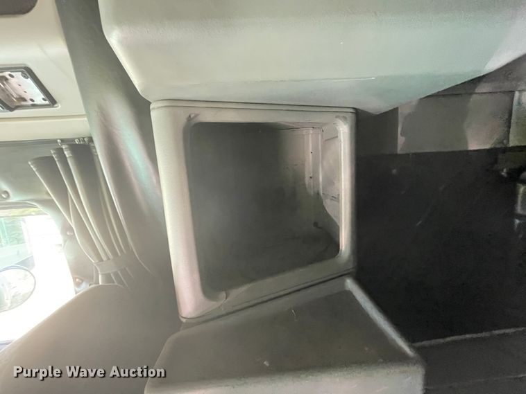 image for item IR9988 2001 Freightliner FLD132 XL Classic  semi truck