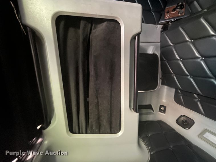 image for item IR9988 2001 Freightliner FLD132 XL Classic  semi truck