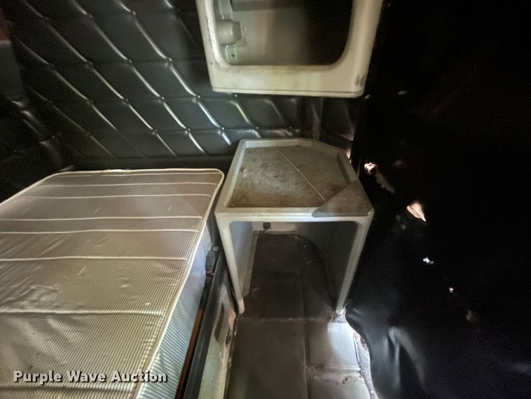 image for item IR9988 2001 Freightliner FLD132 XL Classic  semi truck