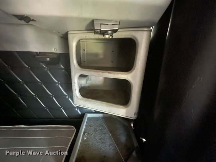 image for item IR9988 2001 Freightliner FLD132 XL Classic  semi truck